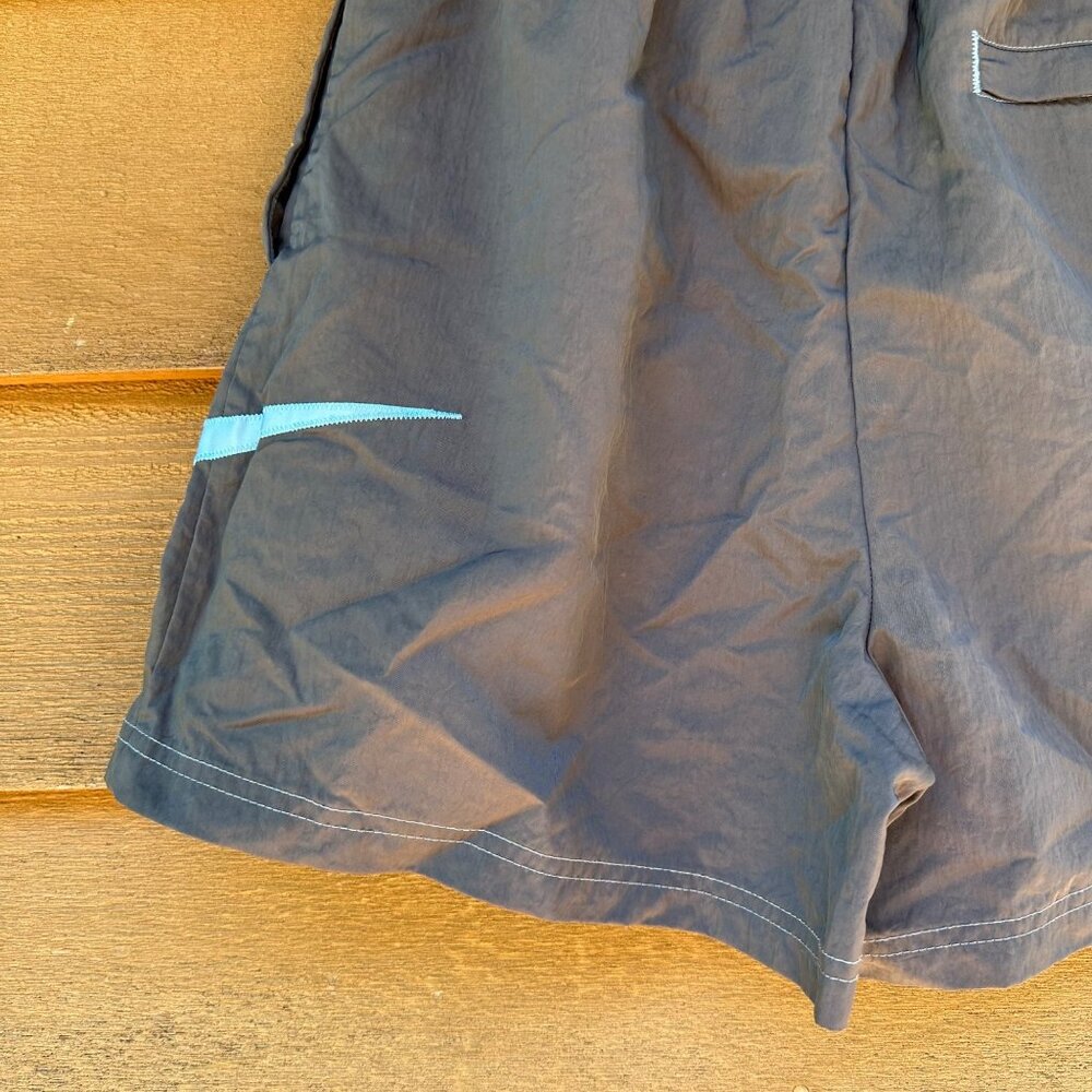 Nike Woman’s Running Gray With Pockets NWOT Shorts Size M - Picture 11 of 13